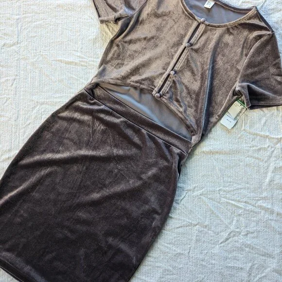 Dress - Picture 3 of 4